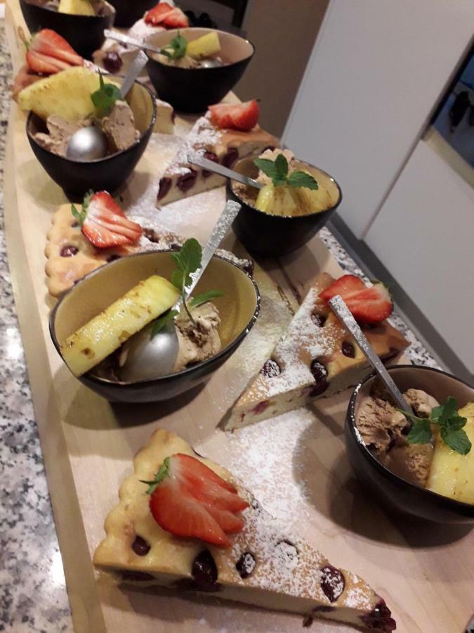 Maas&Mechelen B&B Massage & Wellness Maasmechelen Exteriör bild